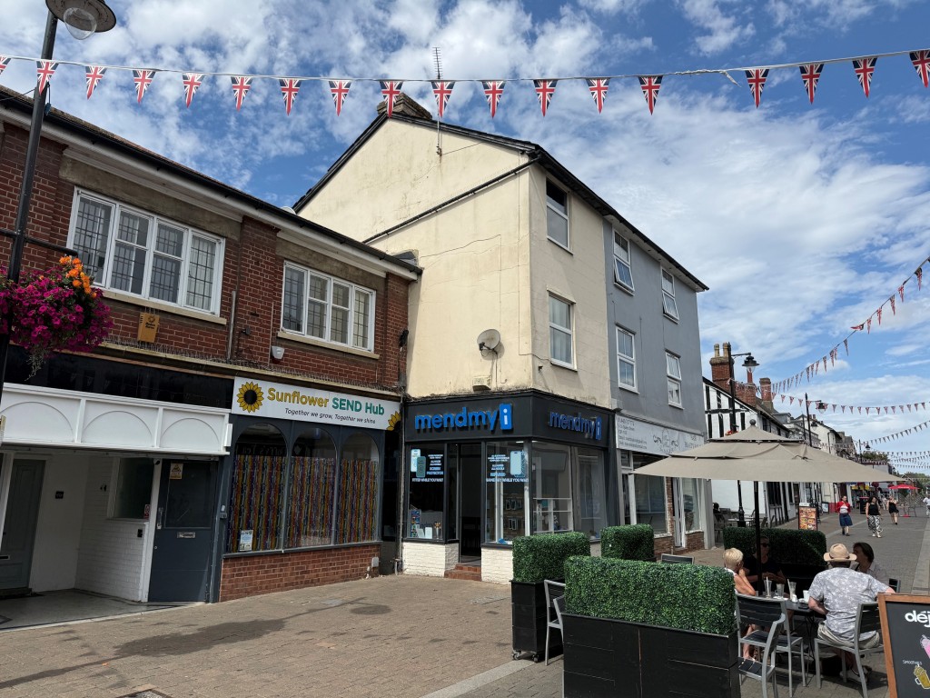 Lot: 119 - MIXED USE TOWN CENTRE INVESTMENT PROPERTY - General view of the building in Haverhill Town Centre